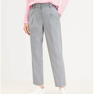 Loft Petite Pleated Pull on Slim Pants in Gray, Size 2